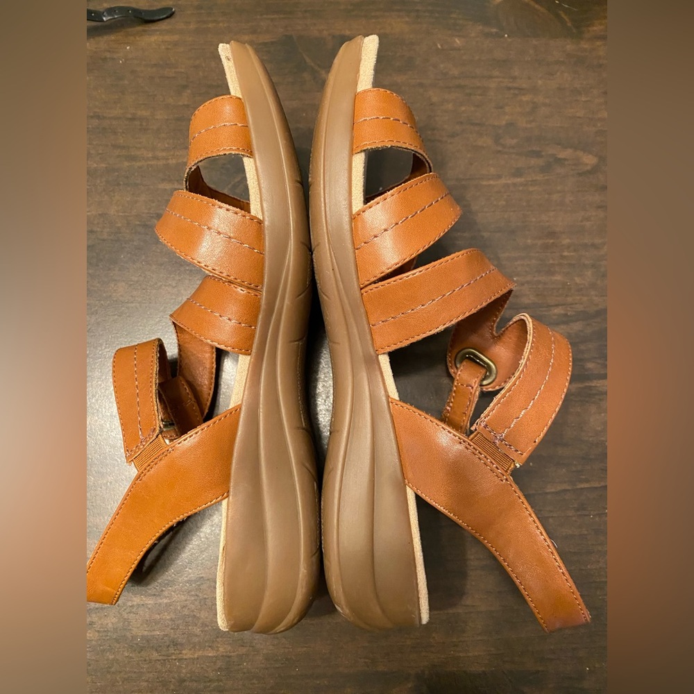 BareTraps Women's Brown Strappy Sandals 8.5 W.  NWOT - Picture 6 of 6